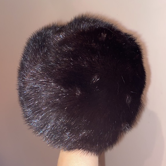 Gorgeous Vintage Hat box with assorted hats including Fur hats - Picture 14 of 15